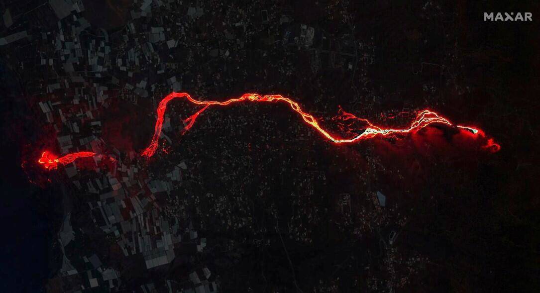 La Palma'daki yanardağ patlamasının ardından lav akışı böyle görüntülendi - 4