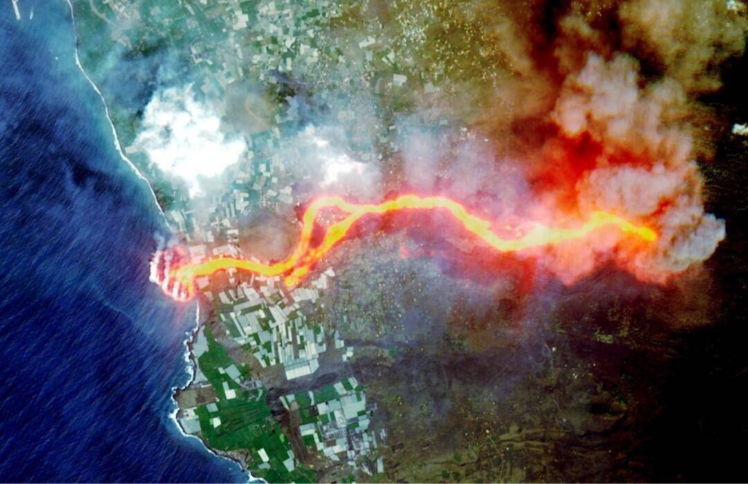 La Palma'daki yanardağ patlamasının ardından lav akışı böyle görüntülendi - 5