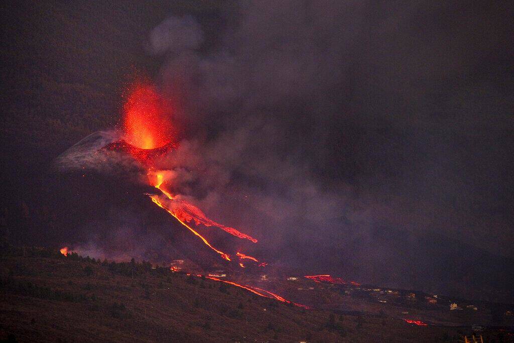 La Palma'daki yanardağ patlamasının ardından lav akışı böyle görüntülendi - 1