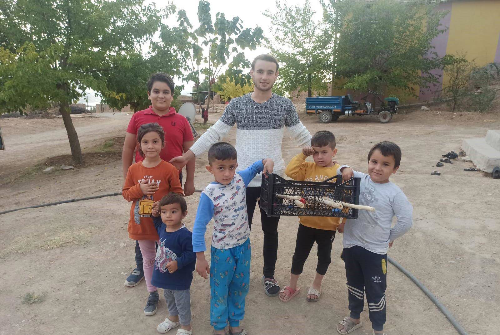 Çocuklar için meyve kasasından langırt yaptı - 3