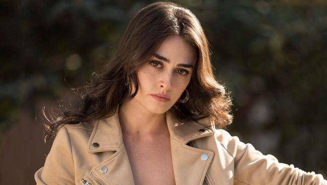 Esra Bilgiç yaptıklarıyla set ekibini bezdirdi - 1