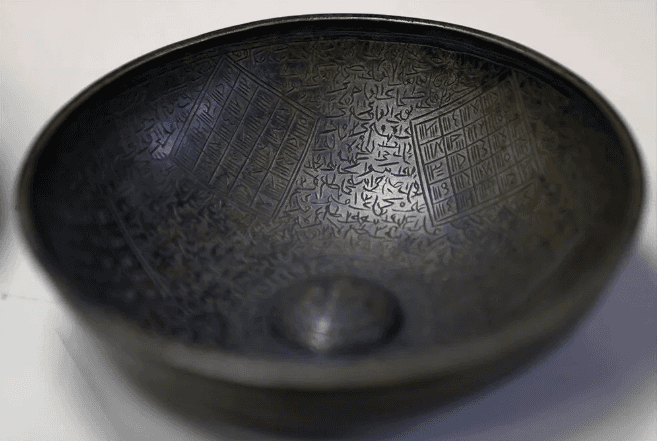 Koleksiyoncuların gözdesi: Suyu duayla buluşturan şifa tası - 4