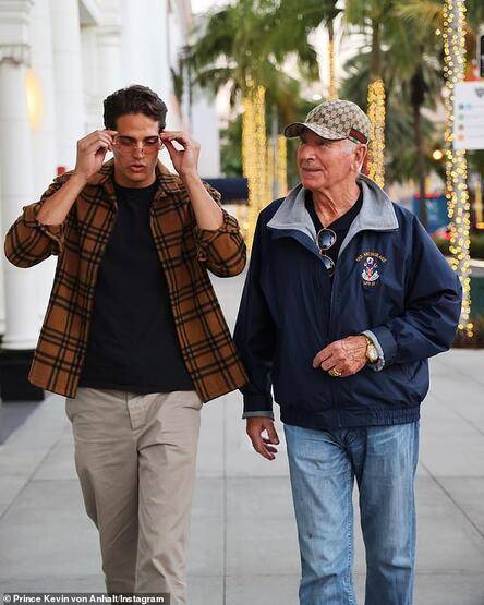 15 milyon sterlin: Alman prens, mirasını bırakmak için 27 yaşındaki genci evlat edindi - 2