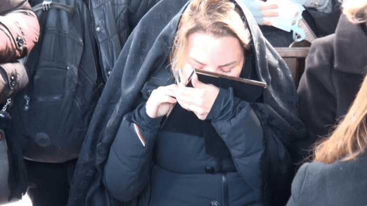 Ece Erken cami çıkışı gözyaşlarına boğuldu: Sadece katiller yakalansın - 5