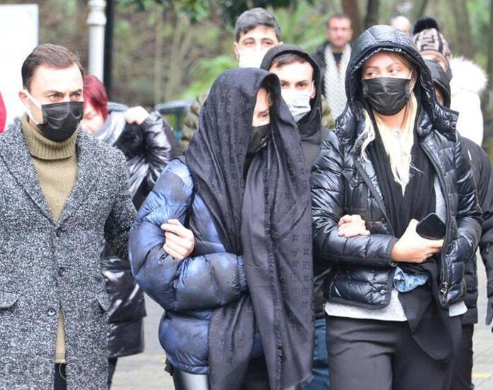 Ece Erken cami çıkışı gözyaşlarına boğuldu: Sadece katiller yakalansın - 2