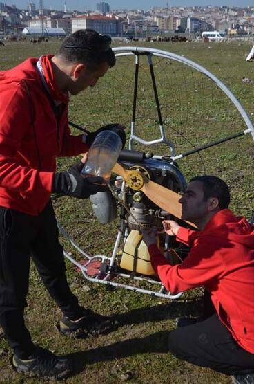 İstanbul'da paramotor uçuşunda havada telefon tamiri yaptı - 4