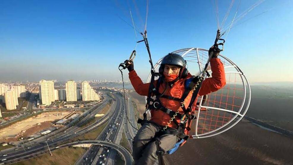 İstanbul'da paramotor uçuşunda havada telefon tamiri yaptı - 2