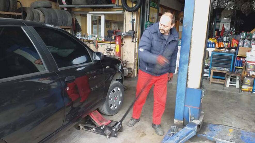 15 yıldır görmeden lastik tamir ediyor - 5