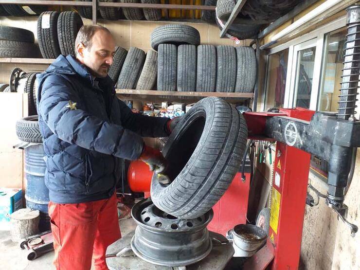15 yıldır görmeden lastik tamir ediyor - 6