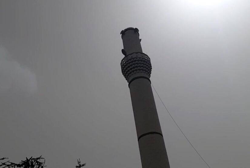 Yozgat'ta şiddetli rüzgar çatıları uçurdu - 1