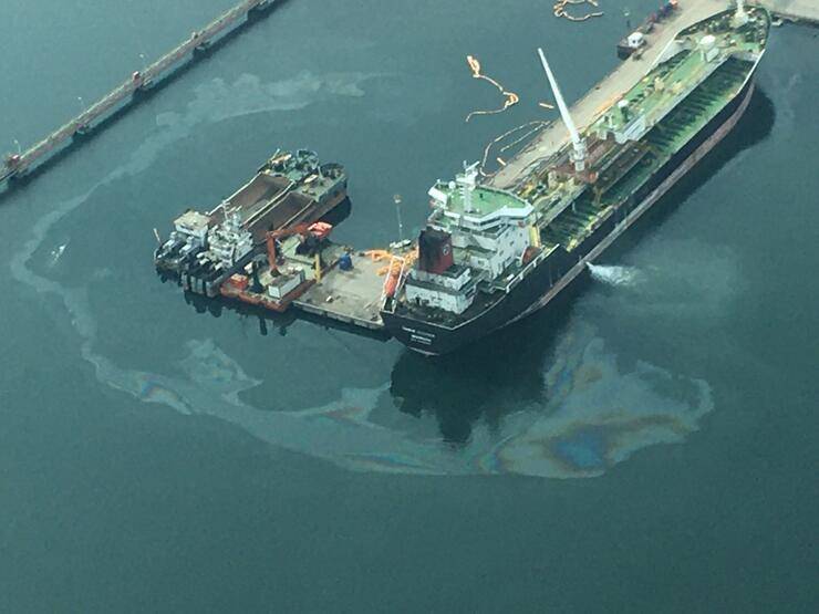 İzmit'te denizi kirleten gemiye 6 milyon TL ceza - 1