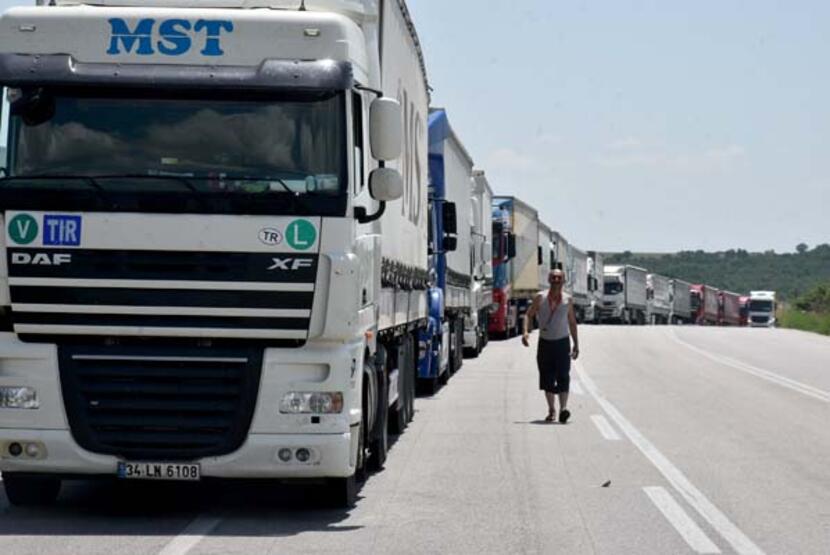 Sınırda 1 haftadır süren TIR kuyruğu çilesi - 2