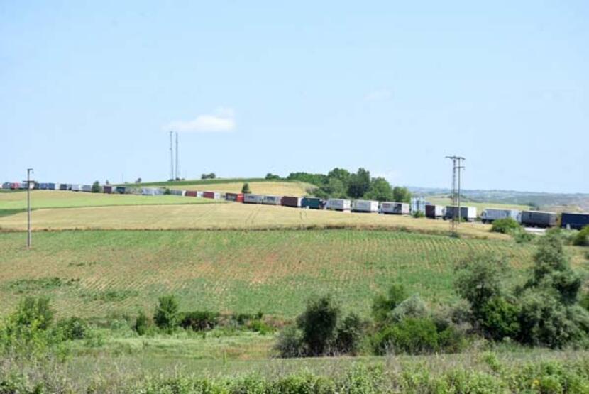 Sınırda 1 haftadır süren TIR kuyruğu çilesi - 3
