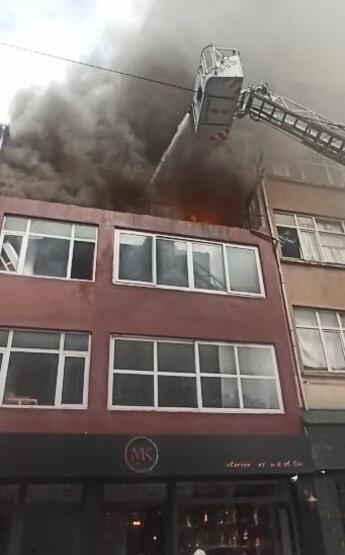 Kağıthane’de alevler arasında can pazarı kamerada - 3