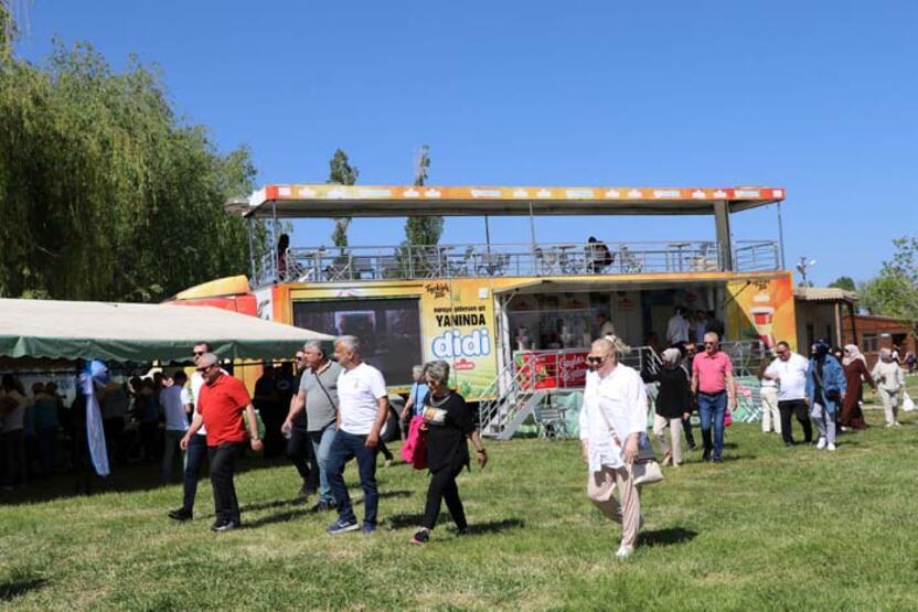 Van'da tarihi kalede 'Dünya Kahvaltı Günü' etkinliği - 11