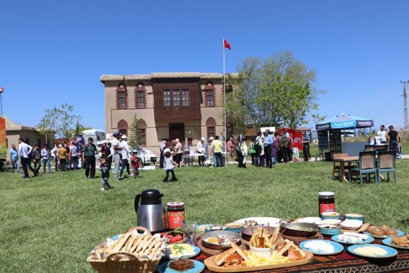 Van'da tarihi kalede 'Dünya Kahvaltı Günü' etkinliği - 14