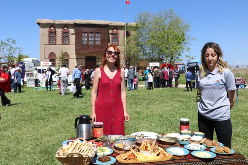 Van'da tarihi kalede 'Dünya Kahvaltı Günü' etkinliği - 1