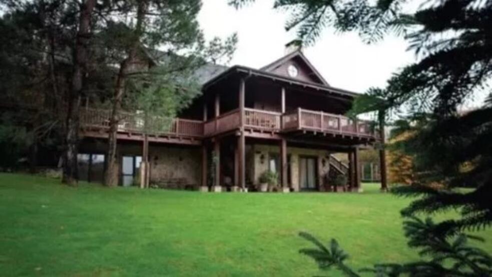 Eser Yenenler ile Berfu Yenenler çiftine ev sahibi şoku! - 1