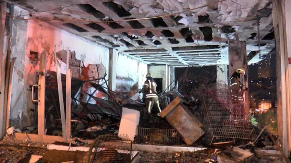 Esenyurtta ev tekstil ürünleri satan mağaza alev alev yandı - 4