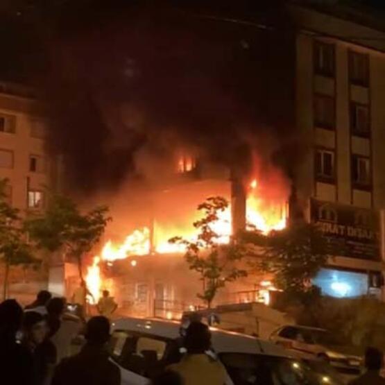 Esenyurtta ev tekstil ürünleri satan mağaza alev alev yandı - 3