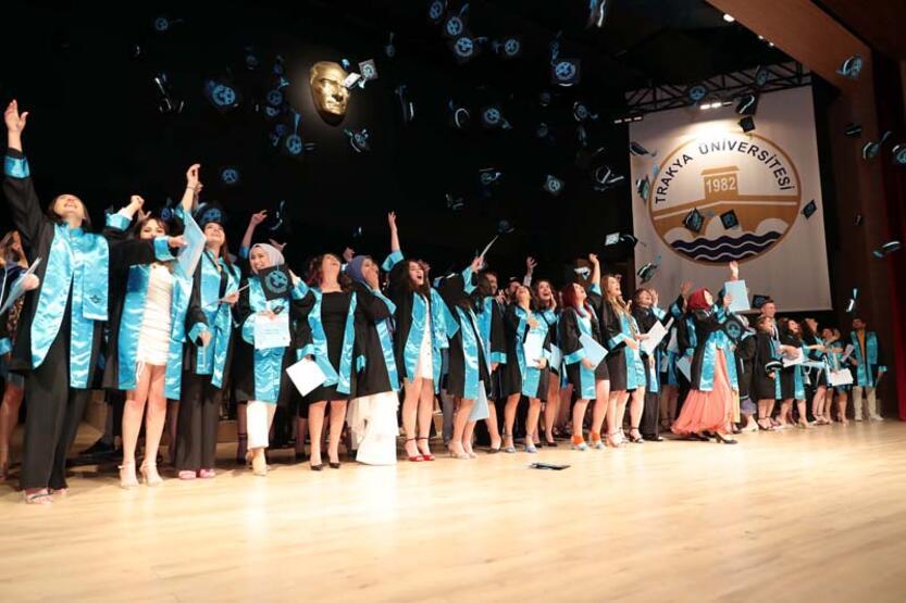 Afla döndüğü üniversiteden 40 yıl sonra mezun oldu - 4