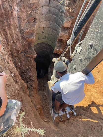 Datça'da içi boş su kuyuya düşen inek kurtarıldı - 1