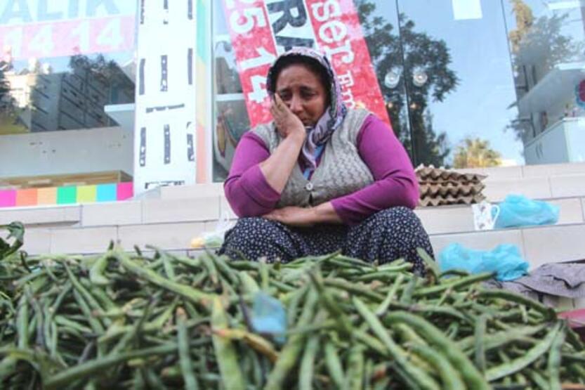 Parası ve telefonu çalınan seyyar satıcı kadından alışveriş için kuyruğa girdiler - 4