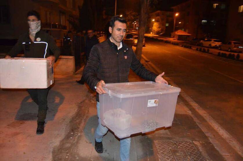 Aksaray'da 1 kraliyet pitonu ile 10 sakallı ejder ele geçirildi - 3