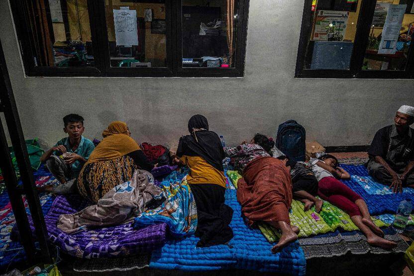 Endonezya’da Semeru Yanardağı patladı, 2 bin kişi tahliye edildi - 7