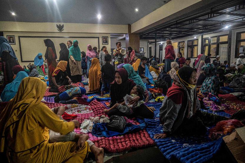 Endonezya’da Semeru Yanardağı patladı, 2 bin kişi tahliye edildi - 5