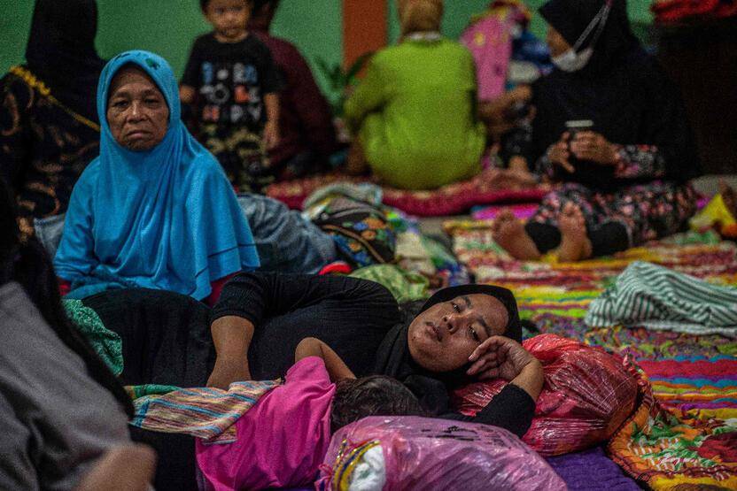 Endonezya’da Semeru Yanardağı patladı, 2 bin kişi tahliye edildi - 8