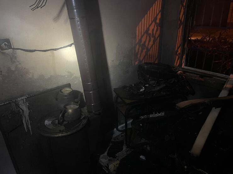 101 yaşındaki kadın, yalnız yaşadığı evinde çıkan yangında öldü - 1