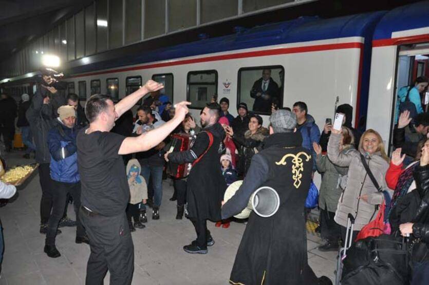 Turistik Doğu Ekspresi son durağı Kars’ta coşkuyla karşılandı - 7