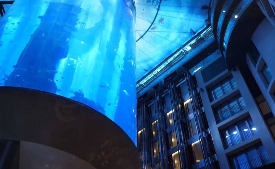 Almanya'da dev akvaryum patladı: Berlin Belediye Başkanı'ndan açıklama - 3