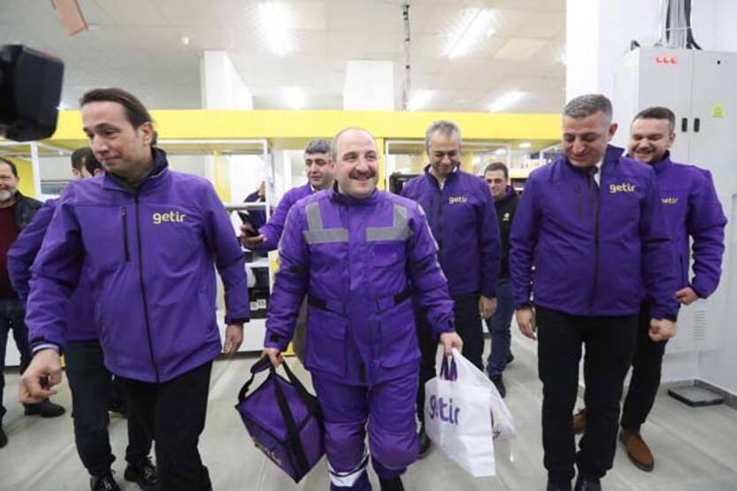 Bakan Varank, yeni yıla 'motokurye' olarak girdi; sipariş götürdü - 4