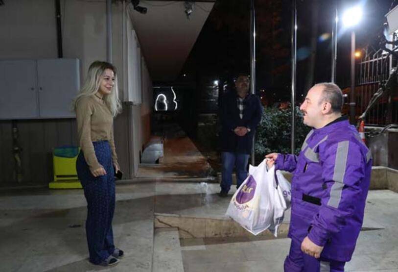 Bakan Varank, yeni yıla 'motokurye' olarak girdi; sipariş götürdü - 8