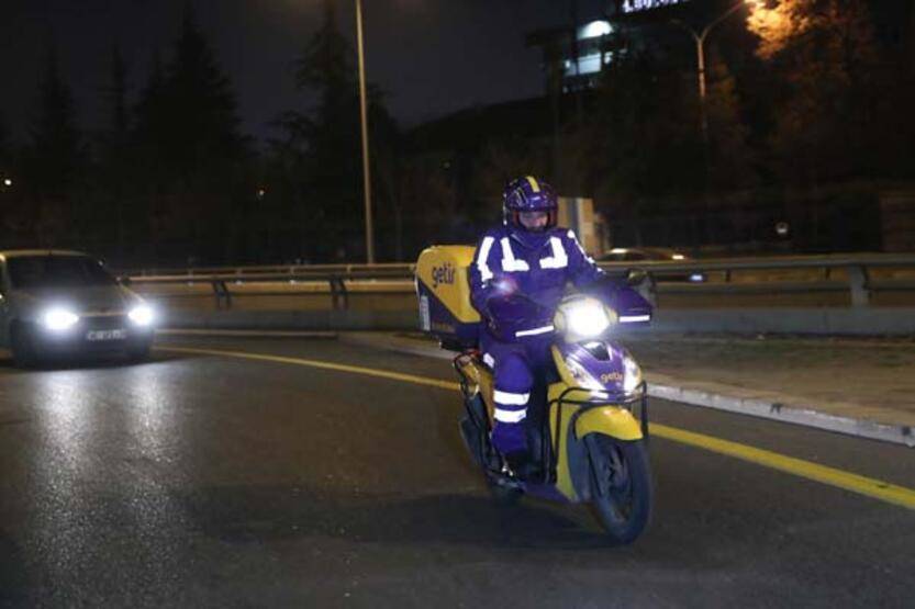 Bakan Varank, yeni yıla 'motokurye' olarak girdi; sipariş götürdü - 5