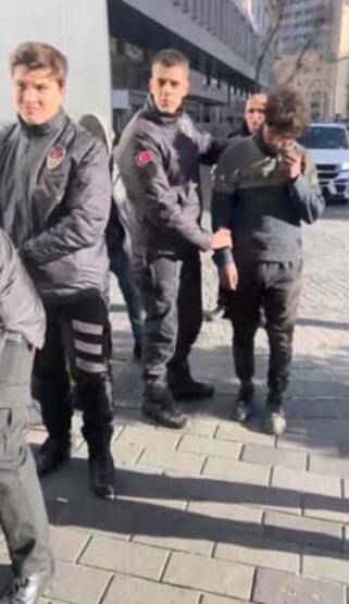 Yunanistan'a giden tur otobüsünün altına saklanan 2 kişi son anda farkedildi - 4