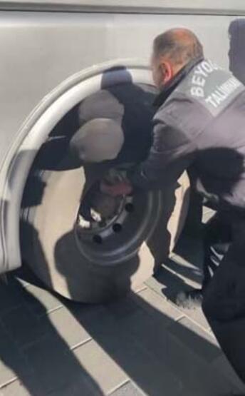 Yunanistan'a giden tur otobüsünün altına saklanan 2 kişi son anda farkedildi - 3