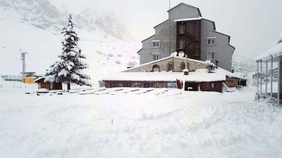 Saklıkent'te gecikmeli 'kar' sevinci - 2