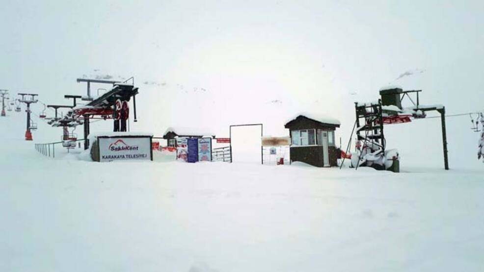 Saklıkent'te gecikmeli 'kar' sevinci - 1