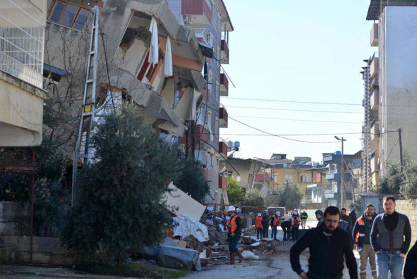 Hatay Kırıkhan'a gönderilen yardım malzemeleri vatandaşlara dağıtılıyor - 8