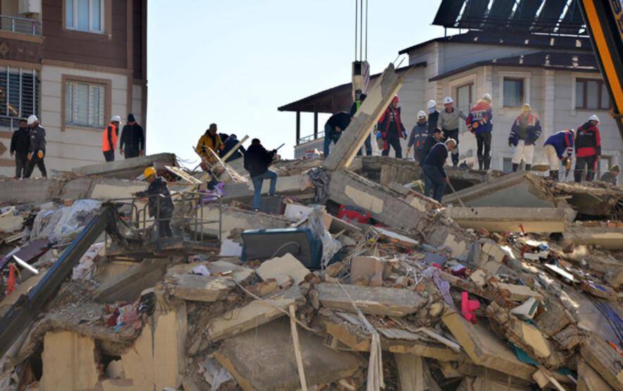 Hatay Kırıkhan'a gönderilen yardım malzemeleri vatandaşlara dağıtılıyor - 11