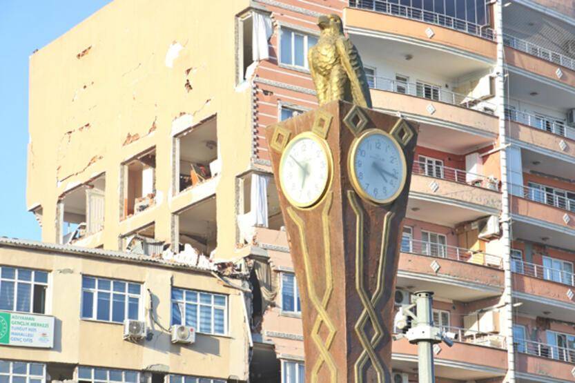 Adıyaman'da kentin simgesi Saat Kulesi'ndeki saatler 04.17'de durdu - 5