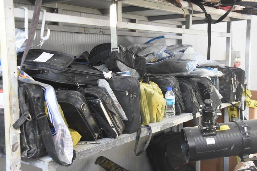 Enkazdan çıkan değerli eşyalar polis ekiplerince muhafaza ediliyor - 1