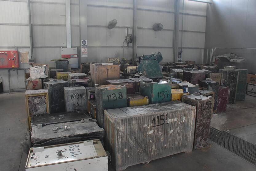 Enkazdan çıkan değerli eşyalar polis ekiplerince muhafaza ediliyor - 5