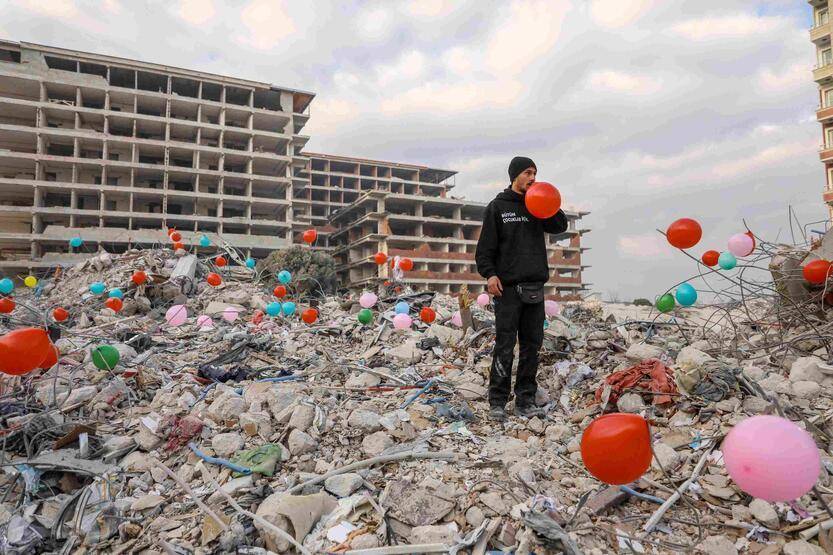 Depremde hayatını kaybeden çocukların anısına enkaz alanlarına balonlar bağlandı - 4
