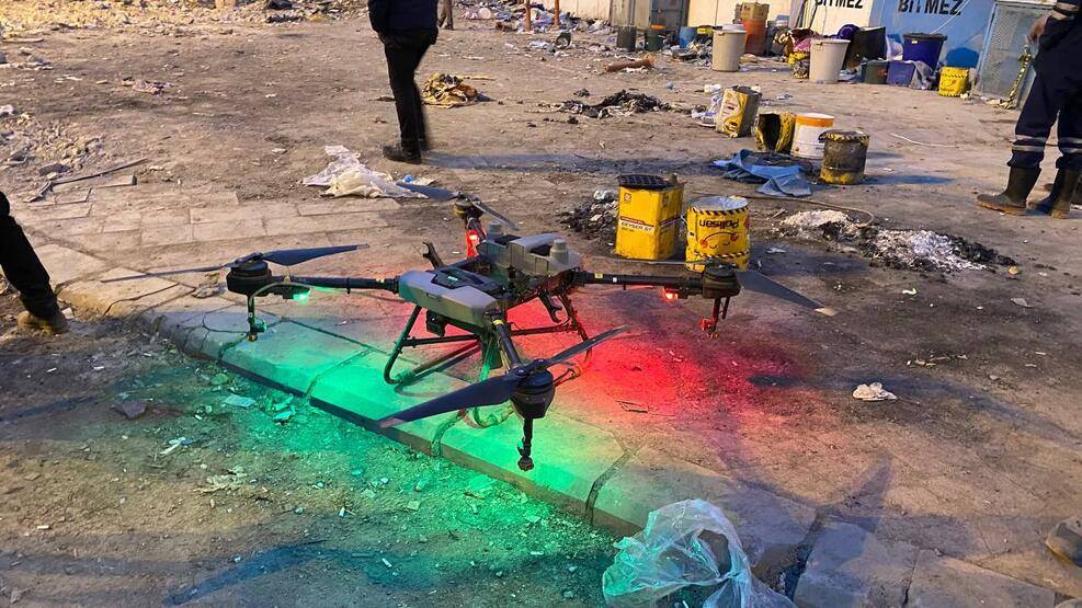 Diyarbakır'da 1 bloğu yıkılan Galeria Sitesi'nde dron ile hayvan kurtarma operasyonu - 1