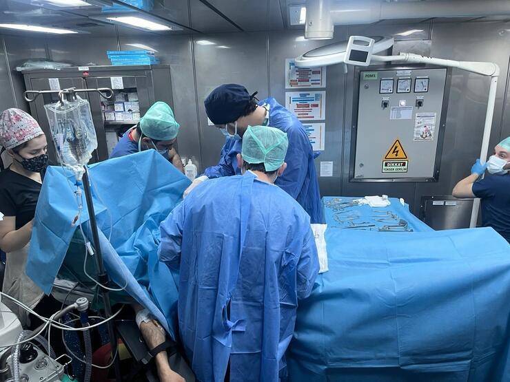 TCG Bayraktar gemisinde, 10 bininci hasta tedavi edildi - 1