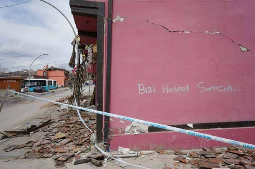 Depremin vurduğu Malatya'da duygulandıran duvar yazıları - 1